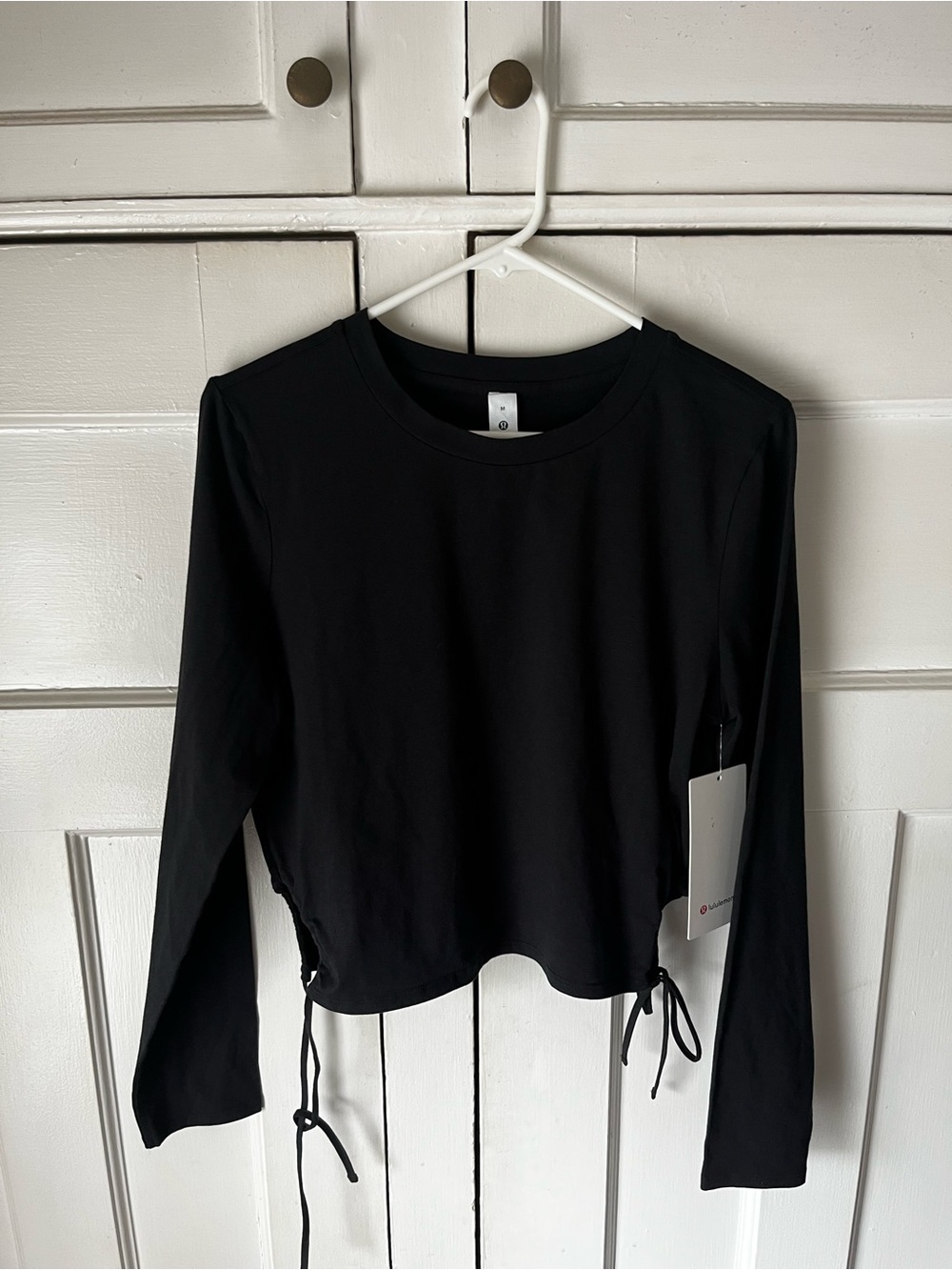 BNWT - Lululemon athletica - Black Long-Sleeve Cinch-Hem Tee - Women’s Size M